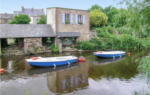 Maisons de vacances 3 Bedroom Gorgeous Home In Langoat : photos des chambres