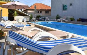 Beautiful Apartment In Pakostane