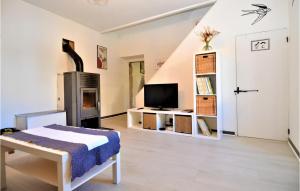 Maisons de vacances Beautiful home in Barjac with WiFi and 2 Bedrooms : photos des chambres