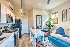 Steps to Lake Conroe Cozy, New-Build Cabin