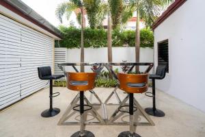 Villa Amaya, 2 Story Tropical Oasis with Green Hills View & Pool, Kamala Beach