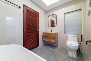 Villa Amaya, 2 Story Tropical Oasis with Green Hills View & Pool, Kamala Beach