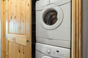 Ground Floor on River Trail, Walk to Ski condo