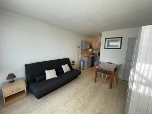 Appartements Studio cabine avec terrasse, 4 couchages, lumineux, cadre portuaire, tout equipe. - FR-1-413-134 : photos des chambres