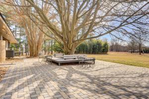 Stylish and Serene West Friendship Hidden Gem!