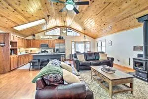 Pet-Friendly Cabin in Pinetop-Lakeside! - Vernon