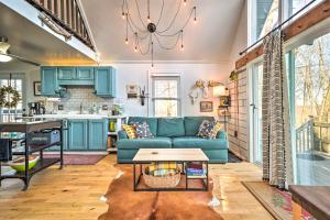 Great Cacapon Cabin with Mountain Views