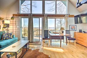 Great Cacapon Cabin with Mountain Views