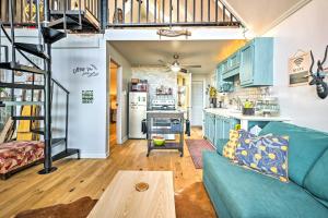 Great Cacapon Cabin with Mountain Views