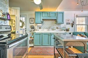 Great Cacapon Cabin with Mountain Views