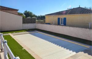 Maisons de vacances Beautiful Home In Saint-nazaire-daude With Wifi, 3 Bedrooms And Heated Swimming Pool : photos des chambres