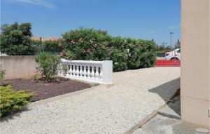 Stunning Home In Saint-Nazaire-Daude