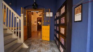 GoSolo Stays Bandra Hostel