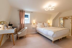 Hotels Hotel Echappee en Baie - Parking prive gratuit dont forfaits bornes electriques reservable : photos des chambres