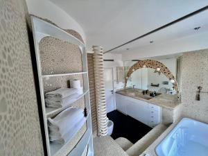 Qg Vatican Golden House