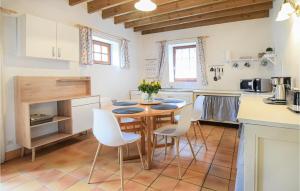 Maisons de vacances Nice home in St, Pierre Langers with 2 Bedrooms and WiFi : photos des chambres