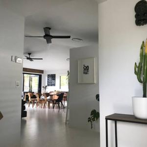 Palm Springs Vibe - Gorgeous Large Home, Superb Location