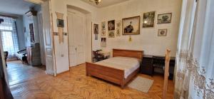 Beautiful 2-room apartment hosted by a Georgian Artist