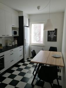 Parvekkeellinen huoneisto rantabulevardilla, 1-4 hengelle