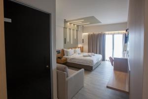 AKROTHEA suites & lounge