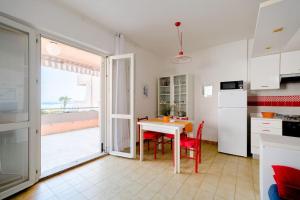 Appartamento a 20mt dal mare con piscina condominiale