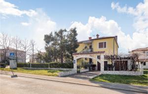 Lovely Apartment In Finida With Wifi 