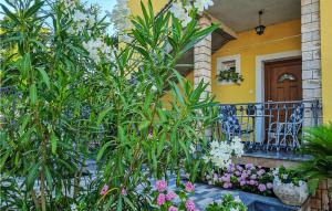 Lovely Apartment In Finida With Wifi