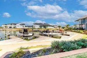 Dolphin View - Lamar