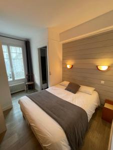 Hotels Les Chiens du Guet : Chambre Double avec Salle de Bains Privative