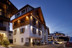 Chalet Tyrolian Apartments - by Familiaris - Pools 500 meters