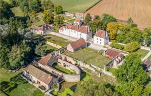 Maisons de vacances Amazing Home In Ravires With Outdoor Swimming Pool, 5 Bedrooms And Private Swimming Pool : photos des chambres