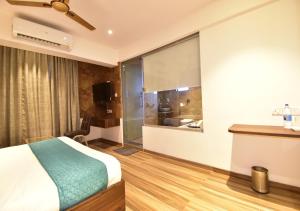 Hotel Candor Amigo Airoli Mind Space