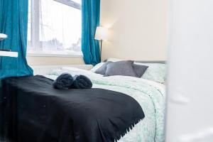 Shirley House 3, Guest House, Self Catering, Self Check in with Smart Locks, Use of Fully Equipped Kitchen, close to City Centre, Ideal for Longer Stays, Walking Distance to BAT, 20 min Drive to Fawley Refinery, Excellent Transport Links