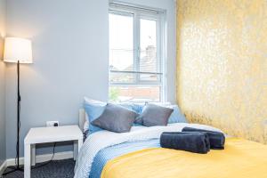 Shirley House 3, Guest House, Self Catering, Self Check in with Smart Locks, Use of Fully Equipped Kitchen, close to City Centre, Ideal for Longer Stays, Walking Distance to BAT, 20 min Drive to Fawley Refinery, Excellent Transport Links