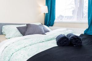 Shirley House 3, Guest House, Self Catering, Self Check in with Smart Locks, Use of Fully Equipped Kitchen, close to City Centre, Ideal for Longer Stays, Walking Distance to BAT, 20 min Drive to Fawley Refinery, Excellent Transport Links