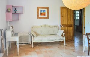 Maisons de vacances Cozy Home In Lanon-provence With Private Swimming Pool, Can Be Inside Or Outside : photos des chambres