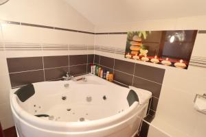 B&B / Chambres d'hotes Le Lotus Blanc : Chambre Triple