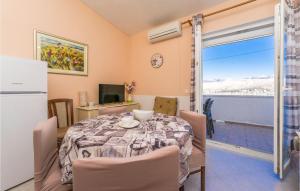 Stunning Apartment In Pag 