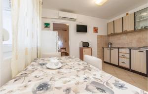 Beautiful Apartment In Pag With 1 Bedrooms And Wifi