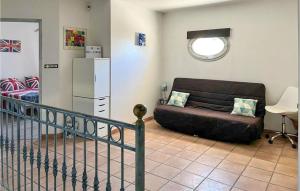 Maisons de vacances Awesome home in Rognac with Outdoor swimming pool, WiFi and 3 Bedrooms : photos des chambres