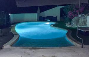 Maisons de vacances Awesome home in Rognac with Outdoor swimming pool, WiFi and 3 Bedrooms : photos des chambres
