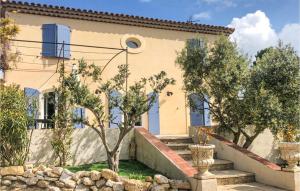 Maisons de vacances Awesome home in Rognac with Outdoor swimming pool, WiFi and 3 Bedrooms : photos des chambres