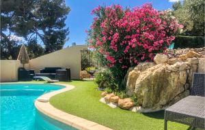 Maisons de vacances Awesome home in Rognac with Outdoor swimming pool, WiFi and 3 Bedrooms : photos des chambres