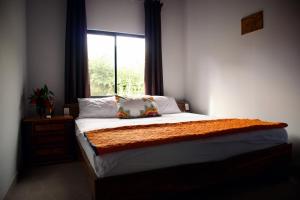Jungle Home with King Beds -5 Minutes from the Beach