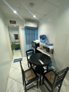 ROMYS PLACE - ENTIRE 2ND FLOOR APARTMENT