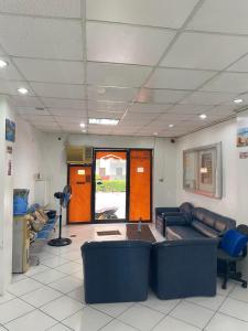 ROMYS PLACE - ENTIRE 2ND FLOOR APARTMENT