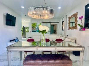 3 Seasons at the Carrington 3 Two Bedroom 1 Bath Apts -6 Bedrooms 3 bathrooms and 3 bedroom 2 bathroom Villa