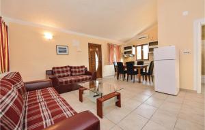 Awesome Apartment In Vir With 2 Bedrooms, Wifi And Outdoor Swimming Pool