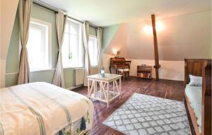 Maisons de vacances Beautiful home in Vieux Bourg with 5 Bedrooms and WiFi : photos des chambres