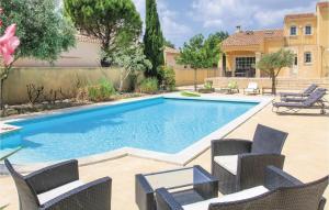 Maisons de vacances Amazing Home In Rochefort Du Gard With 4 Bedrooms, Wifi And Outdoor Swimming Pool : photos des chambres